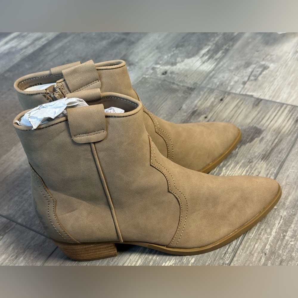 DV by Dolce Vita Khrysta Western bootie size 7.5 NWOB
